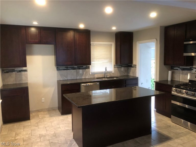 11303 Mccracken Road, Garfield Heights, OH - Photo 4