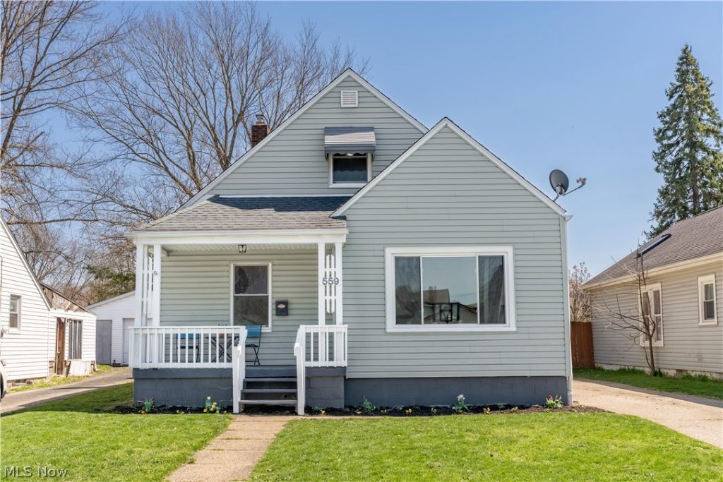 559 Essex Street, Akron, OH