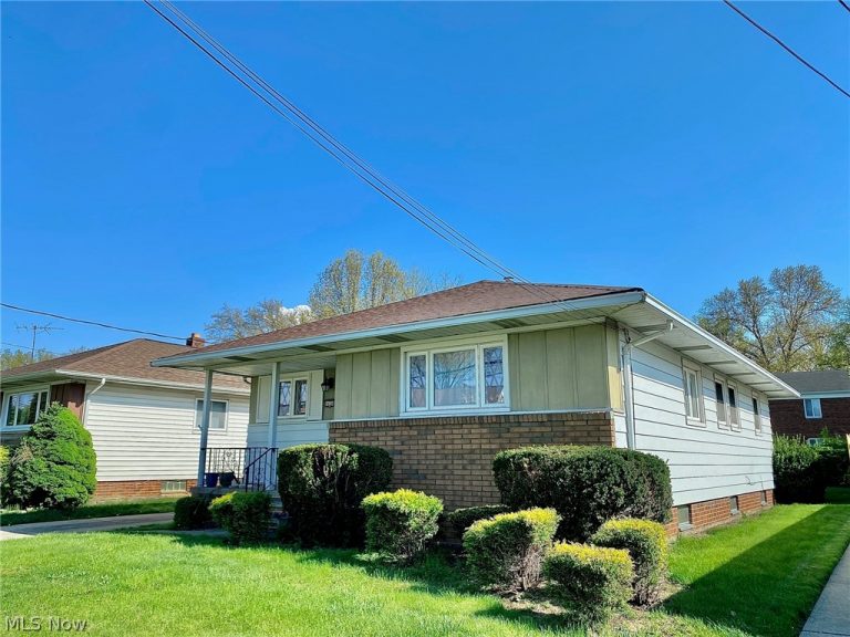 24350 Stephen Avenue, Euclid, OH - Photo 2