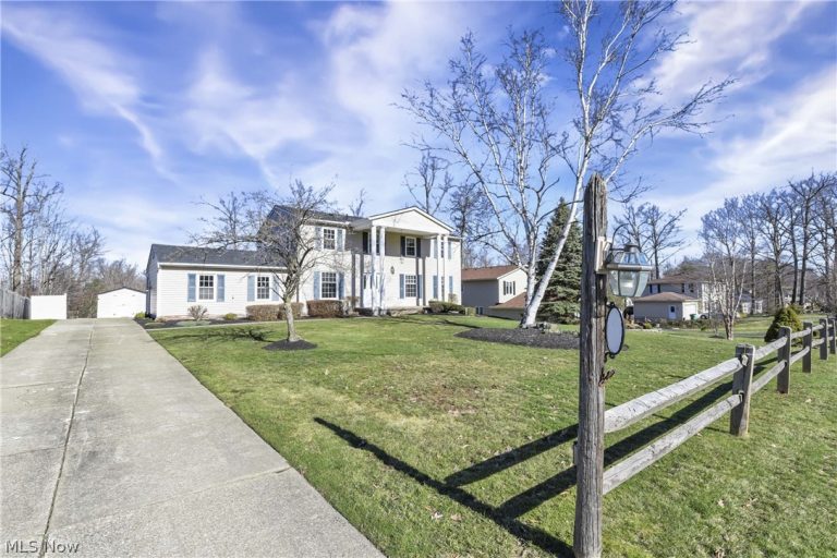 7916 Oakridge Drive, Mentor, OH - Photo 2