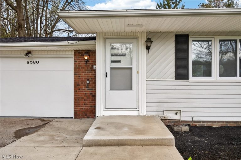 6580 Barton Road, North Olmsted, OH - Photo 3
