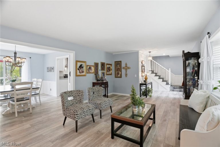 8 Poplar Drive, Vienna, WV - Photo 6