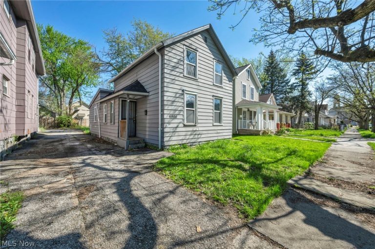 6900 Lawn Avenue, Cleveland, OH - Photo 2