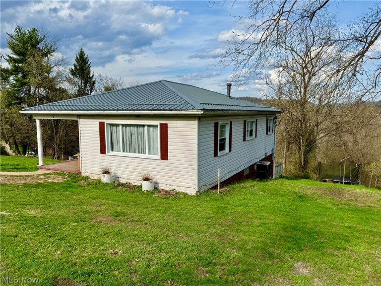 56 Pontiac Road, Wellsburg, WV - Photo 3