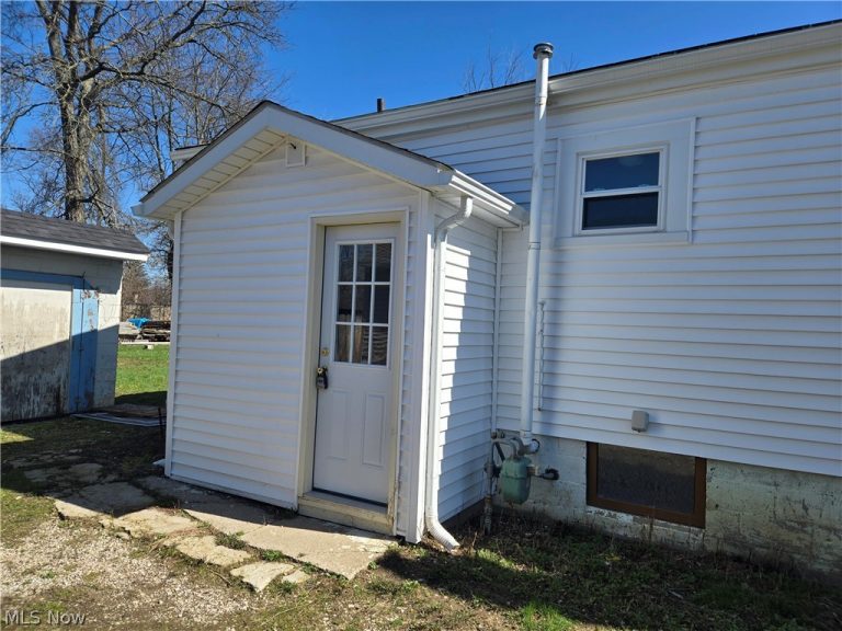 319 17th Street, Elyria, OH - Photo 3