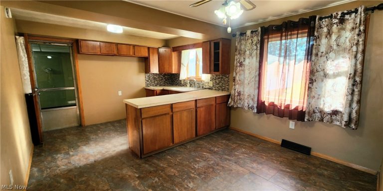 253 Oregon Avenue, Louisville, OH - Photo 8