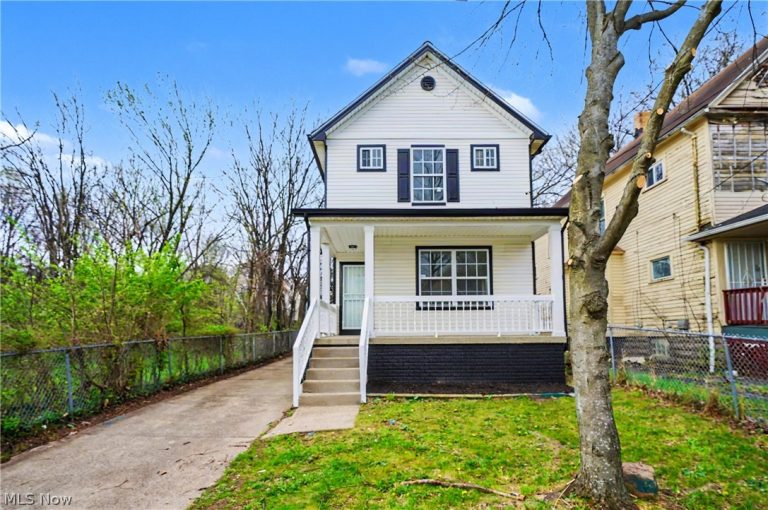 2911 102nd Street, Cleveland, OH - Photo 2