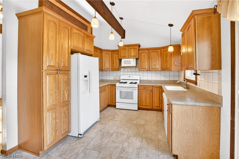 889 Pennys Drive, Brunswick, OH - Photo 8