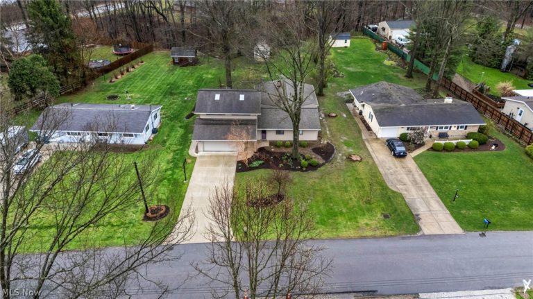 24783 Riverview Drive, Columbia Station, OH - Photo 3