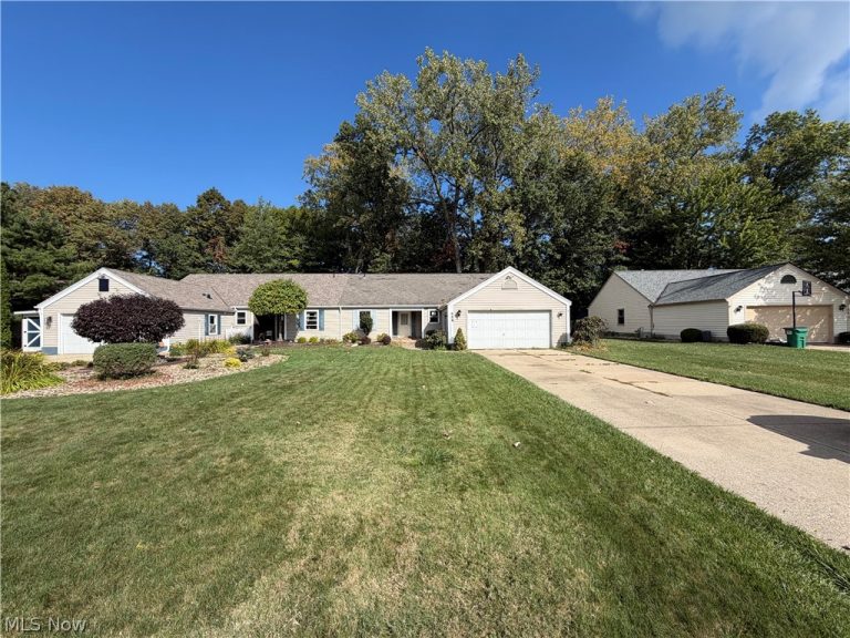 556 Greenside Drive, Painesville Twp, OH - Photo 2