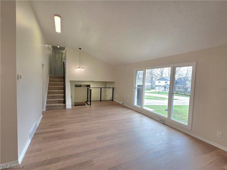 3181 Parmalee Drive, Seven Hills, OH - Photo 6