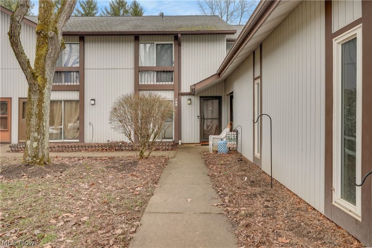798 Pipes Court #1605, Northfield, OH - Photo 2
