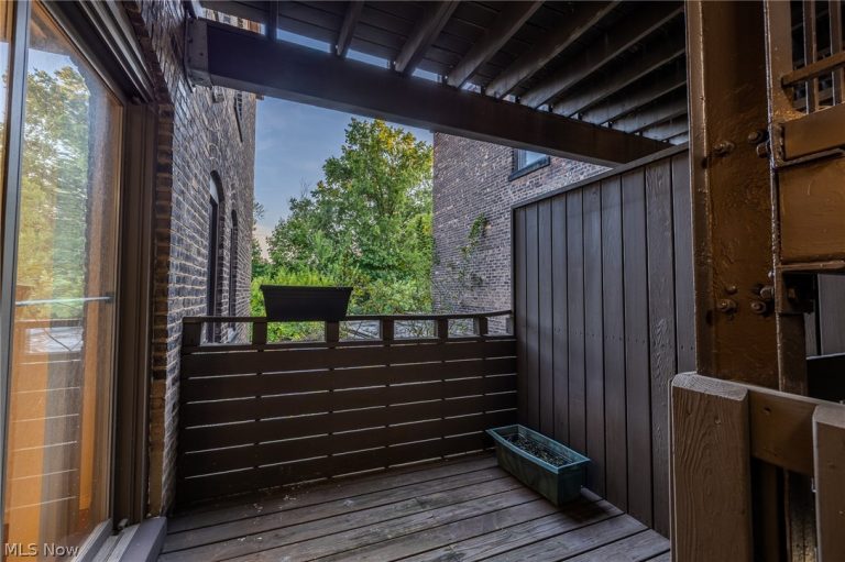 2472 Overlook Road, Cleveland Heights, OH - Photo 6