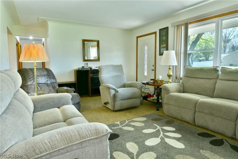 2548 Hilltop Drive, Poland, OH - Photo 6