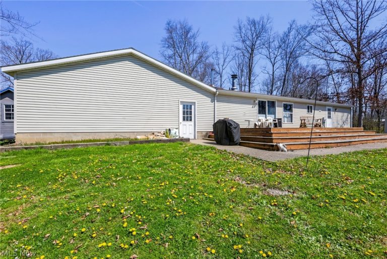 4502 Clover Road, Cumberland, OH - Photo 2