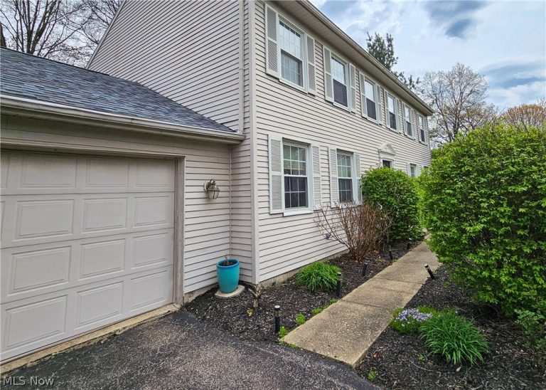 200 Briarbrook Court, Howland, OH - Photo 3