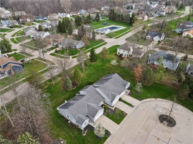 9809 Brookline Oval, Strongsville, OH - Photo 5