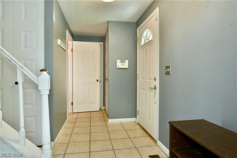 1323 Cedarwood Drive, Mineral Ridge, OH - Photo 8