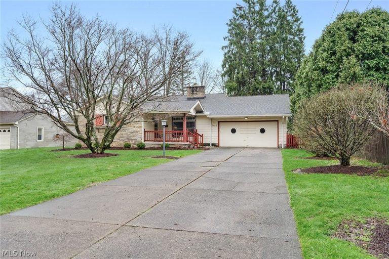 3423 Tall Oaks Lane, Austintown, OH - Photo 2