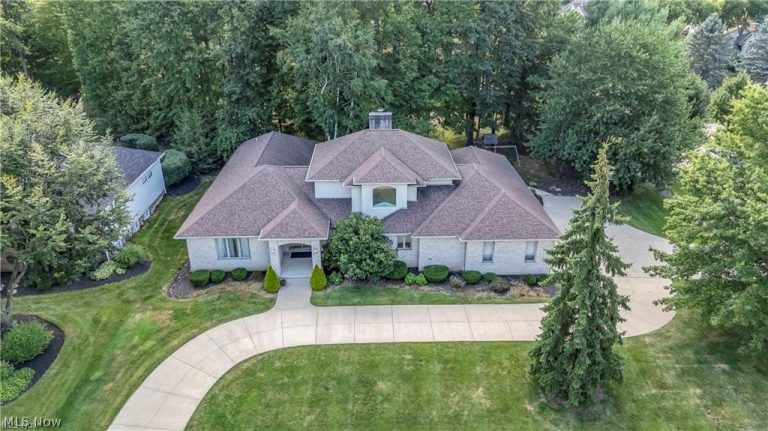 416 Castle Pines Drive, Akron, OH - Photo 3