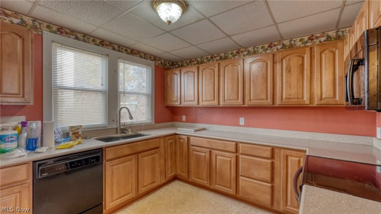 908 8th Street, Cambridge, OH - Photo 8
