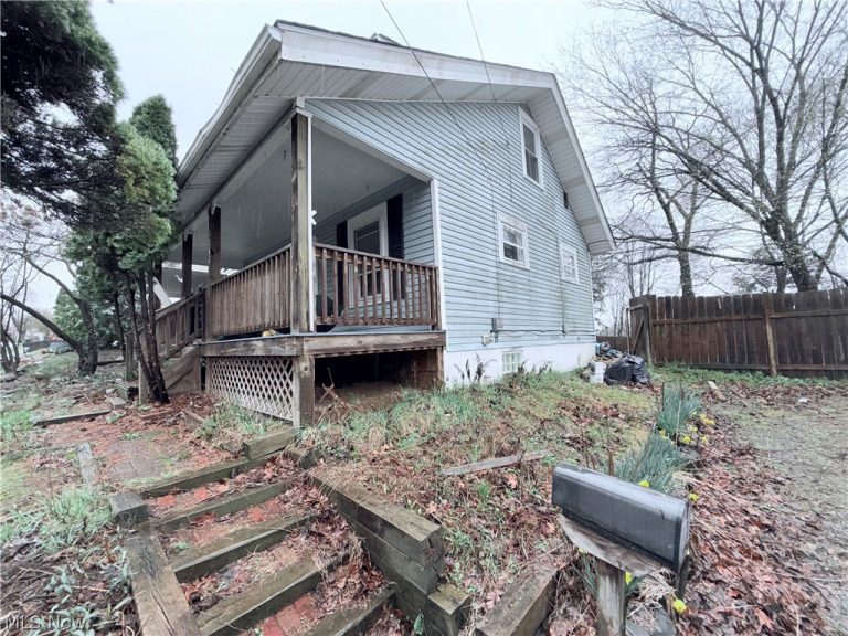 1282 Sawyer Avenue, Akron, OH - Photo 2