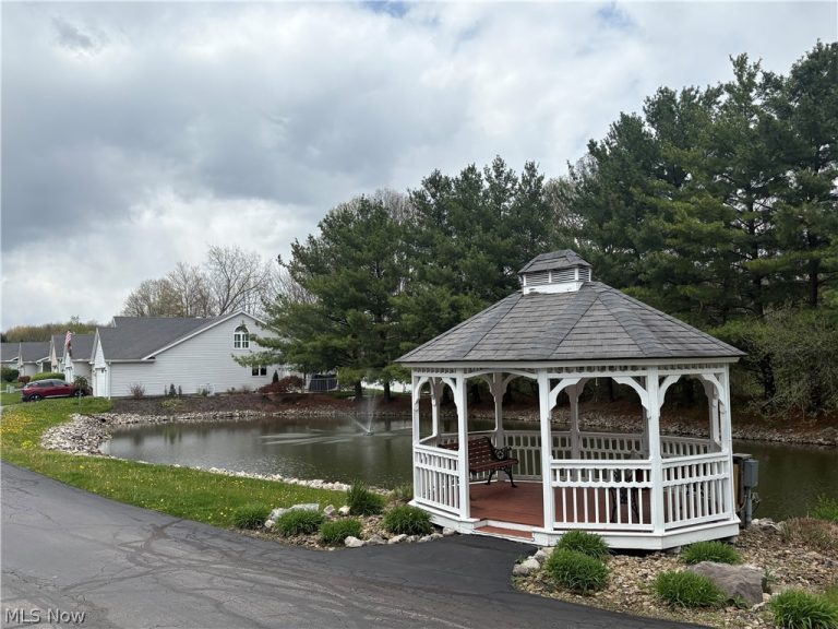 828 Woodfield Court #A, Boardman, OH - Photo 2