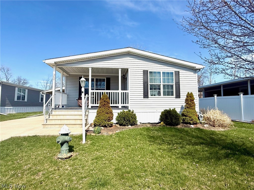 362 Pin Oak Circle, Elyria, OH