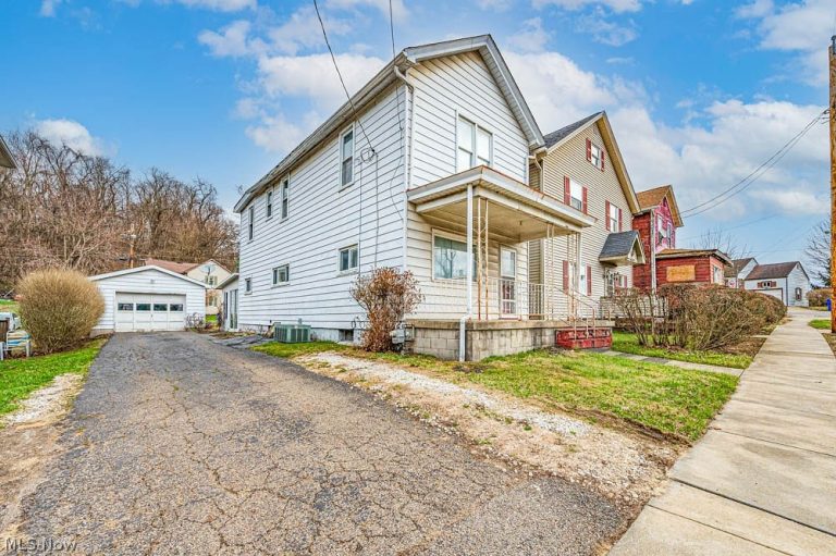 1055 Ambrose Avenue, East Liverpool, OH - Photo 2