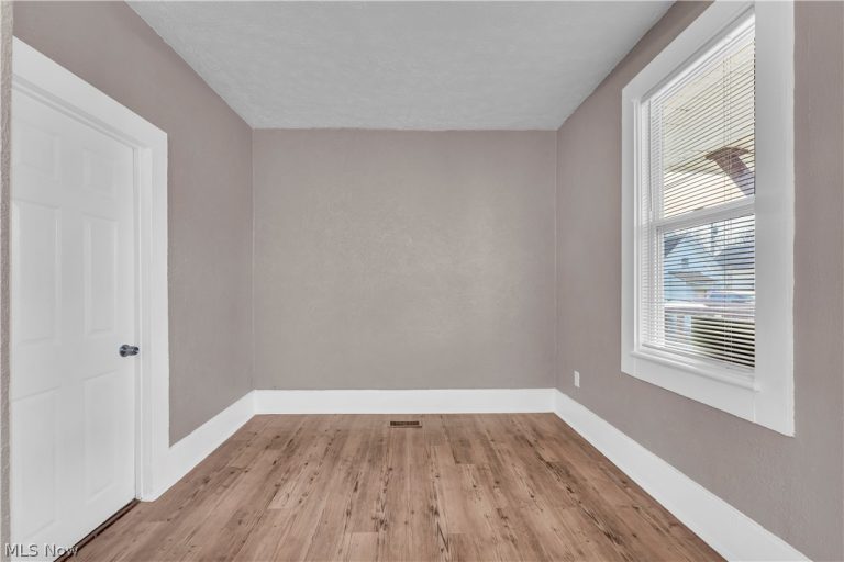 5628 Pacific Avenue, Cleveland, OH - Photo 8