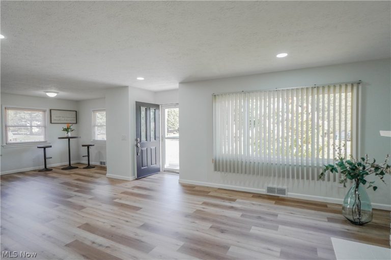 1548 Sunside Drive, Akron, OH - Photo 5