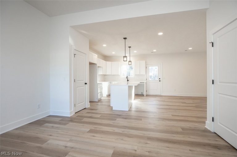 5595 Walnut Street, Mentor on the Lake, OH - Photo 4