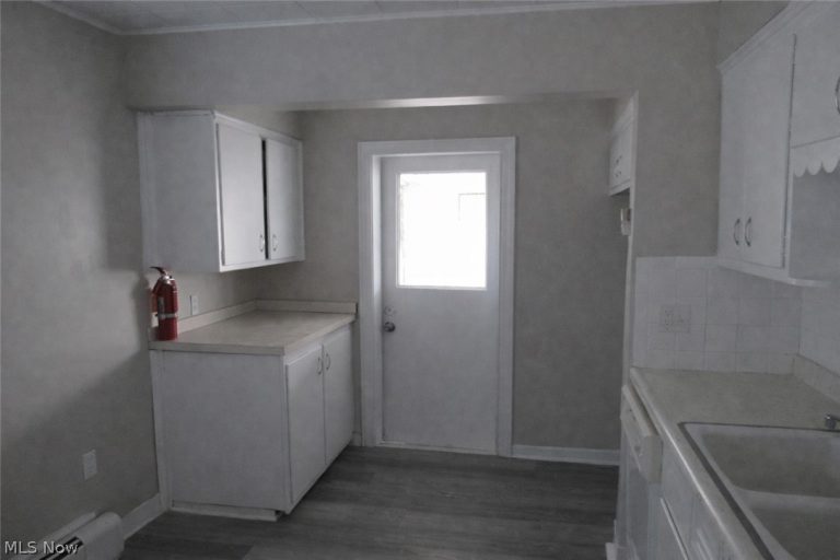 2015 Baxterly Avenue, Lakewood, OH - Photo 6