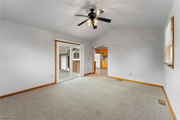687 Moore Avenue, Campbell, OH - Photo 6