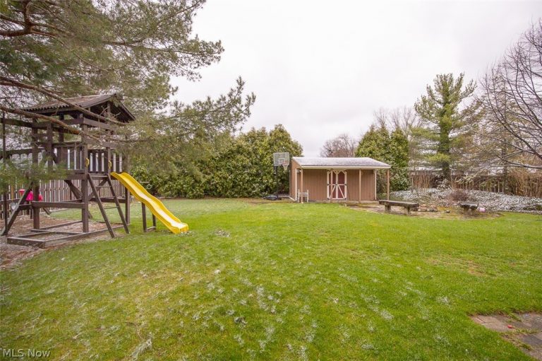8493 Webster Road, Strongsville, OH - Photo 5