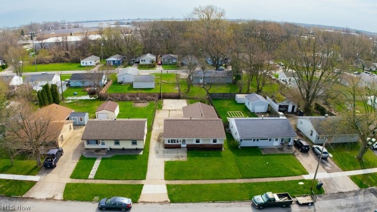 1310 Larchmont Drive, Sandusky, OH - Photo 3