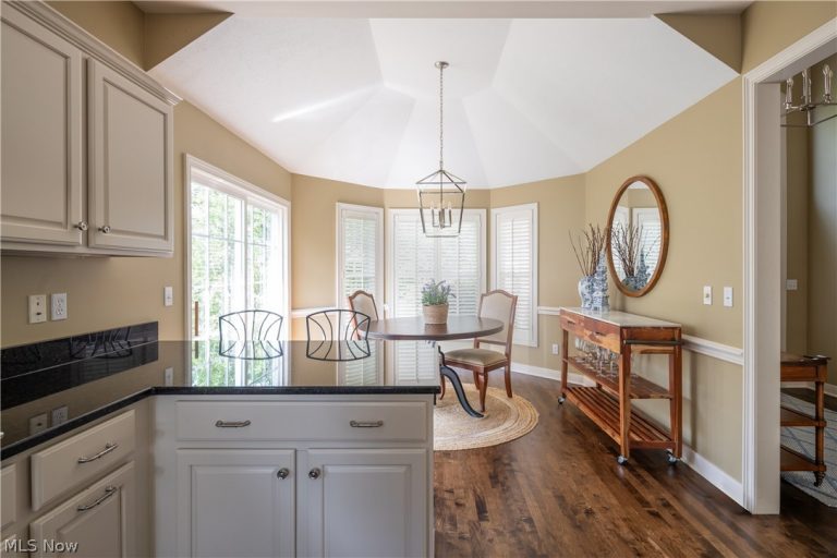 285 Burwick Road, Highland Heights, OH - Photo 8