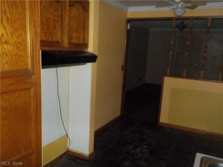 2456 37th Street, Lorain, OH - Photo 5