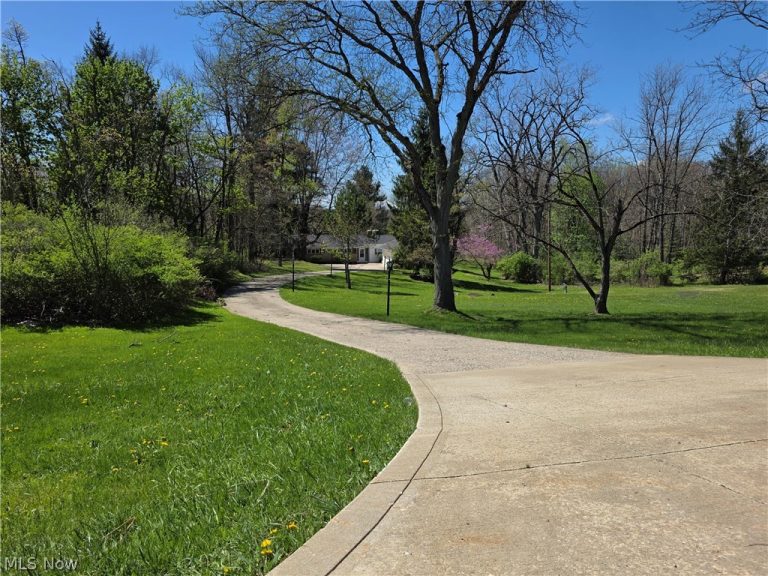 7156 Walton Road, Walton Hills, OH - Photo 2