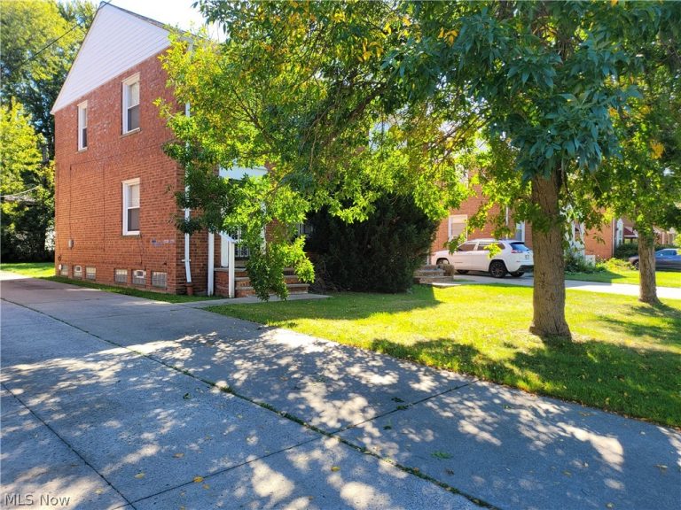 255 250th Street, Euclid, OH - Photo 2