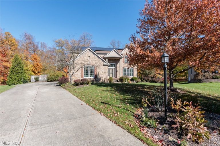 19475 Cavendish Court, North Royalton, OH - Photo 2