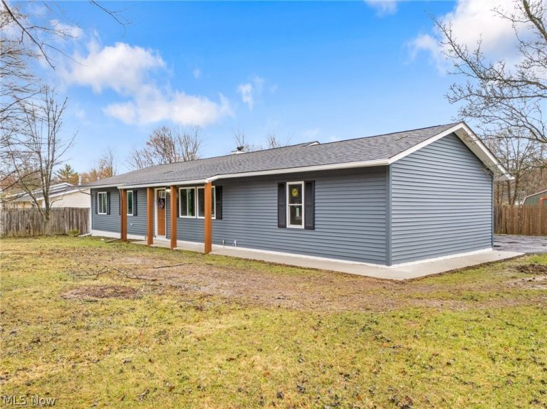 8304 Cedar Road, Chesterland, OH - Photo 3
