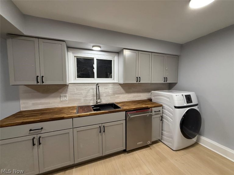 359 Denman Avenue, Cortland, OH - Photo 6