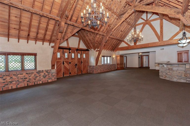 7020 Woodland Road, Chagrin Falls, OH - Photo 5