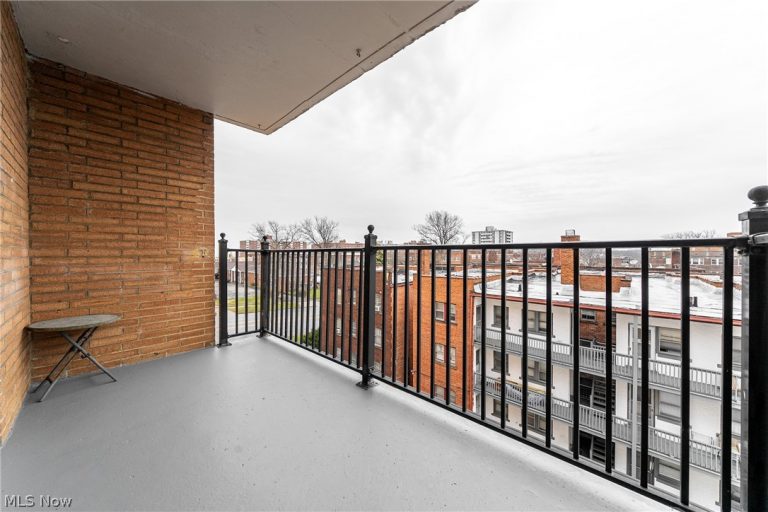 12029 Clifton Boulevard #505, Lakewood, OH - Photo 6