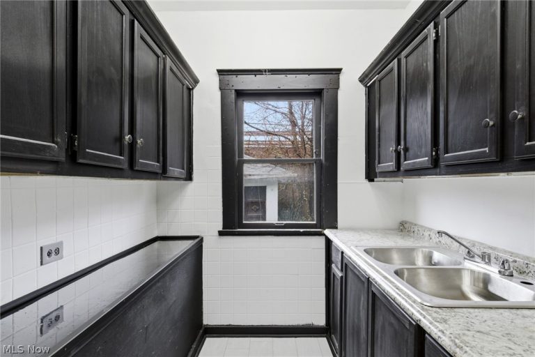 11816 Buckingham Avenue, Cleveland, OH - Photo 8