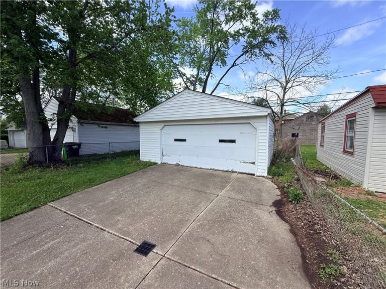 33 Henry Street, Bedford, OH - Photo 5