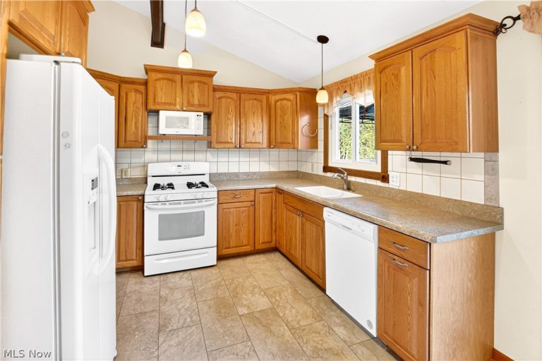 889 Pennys Drive, Brunswick, OH - Photo 5