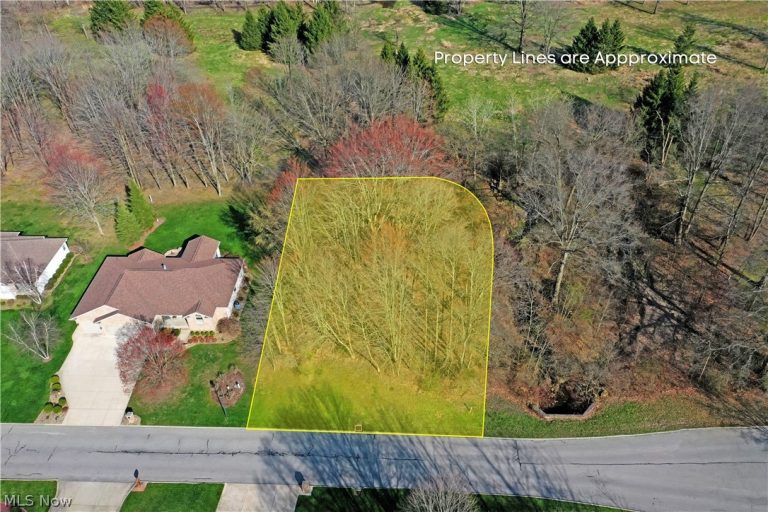 St Andrews Court, Cortland, OH, 44410