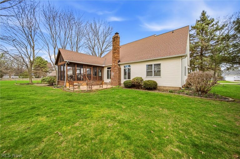 8028 Eleanor Court, Mentor, OH - Photo 3